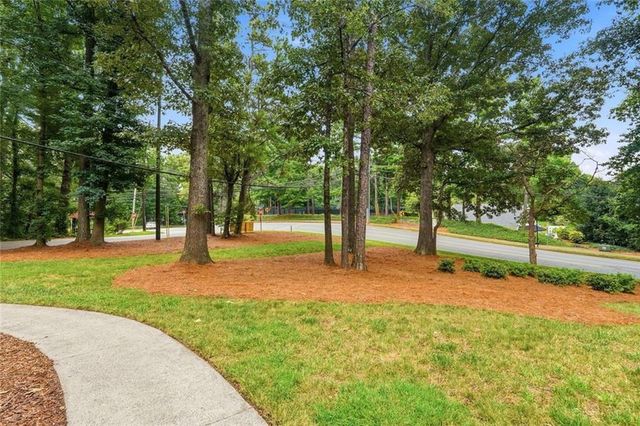 181 W Lake Drive, Roswell, GA 30075