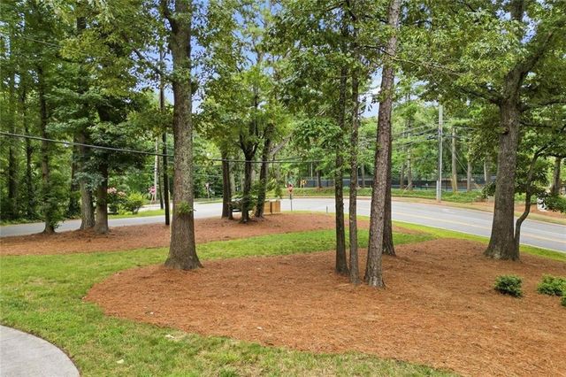 181 W Lake Drive, Roswell, GA 30075