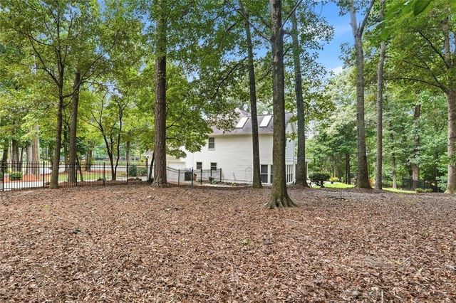 181 W Lake Drive, Roswell, GA 30075