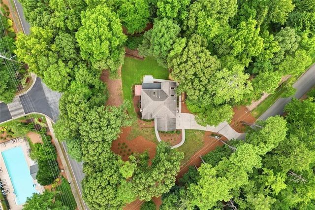 181 W Lake Drive, Roswell, GA 30075