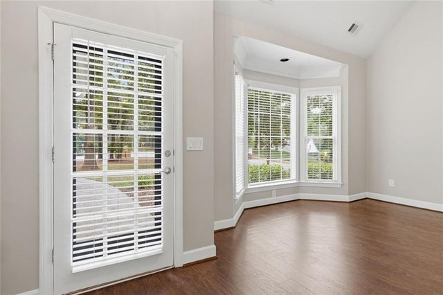 181 W Lake Drive, Roswell, GA 30075