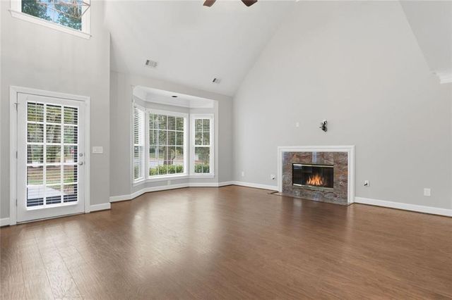 181 W Lake Drive, Roswell, GA 30075