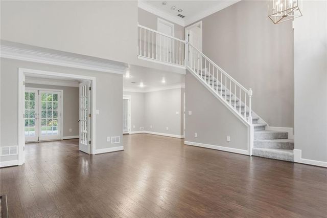 181 W Lake Drive, Roswell, GA 30075
