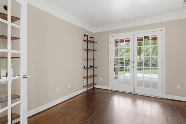 181 W Lake Drive, Roswell, GA 30075