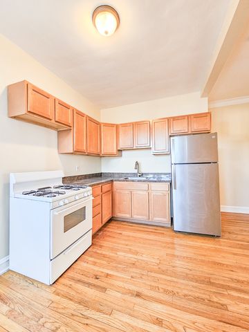 4711 W Belmont Avenue 2N, Chicago, IL 60641