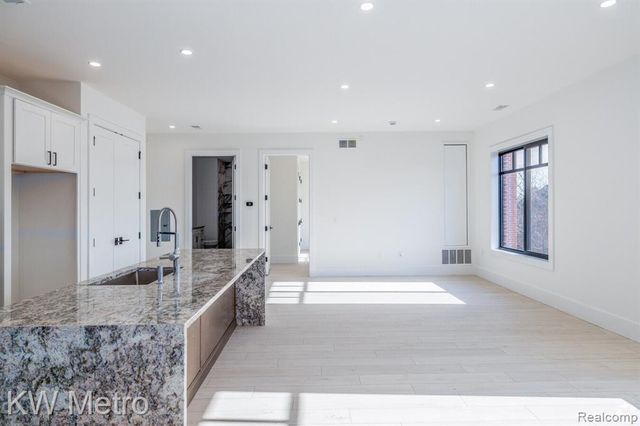 120 E Liberty Street 302, Milford, MI 48381