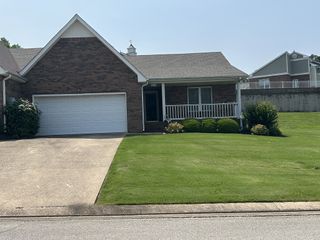 305B Paris Harbor Dr B, Paris, TN 38242