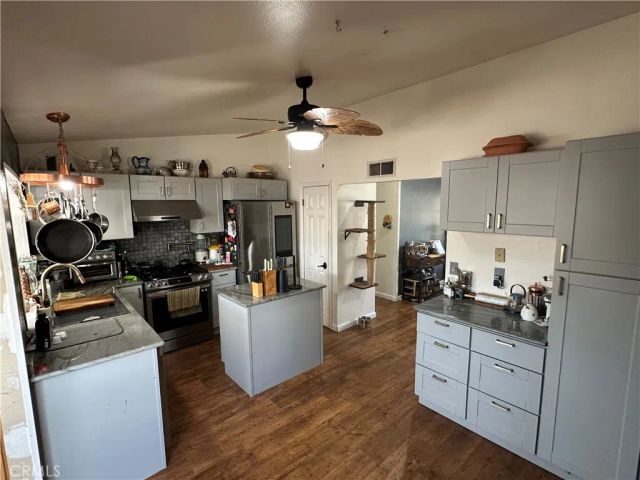 14634 Stanford St., Moorpark, CA 93021