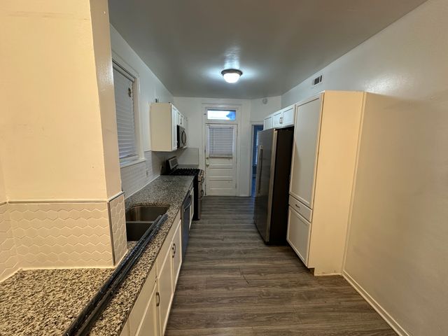 7612 S PHILLIPS Avenue 2, Chicago, IL 60649