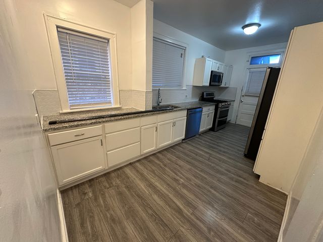 7612 S PHILLIPS Avenue 2, Chicago, IL 60649