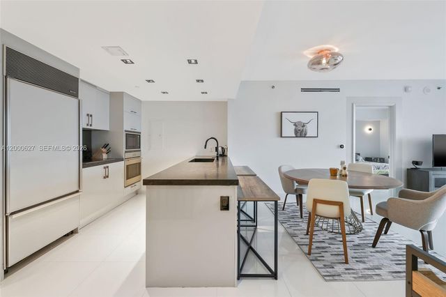 465 Brickell Ave 1805, Miami, FL 33131