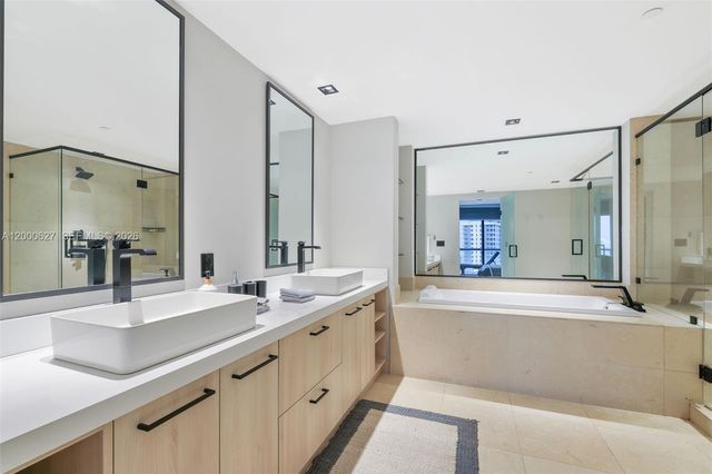 465 Brickell Ave 1805, Miami, FL 33131