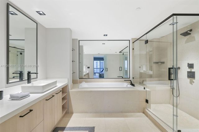 465 Brickell Ave 1805, Miami, FL 33131