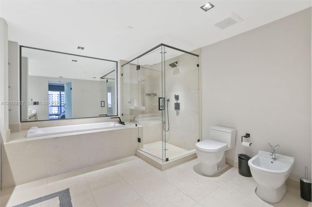 465 Brickell Ave 1805, Miami, FL 33131