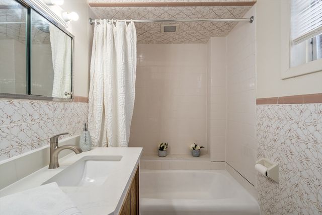 155 Grand St, Worcester, MA 01603