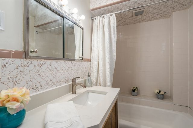155 Grand St, Worcester, MA 01603