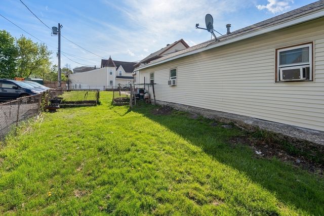 155 Grand St, Worcester, MA 01603