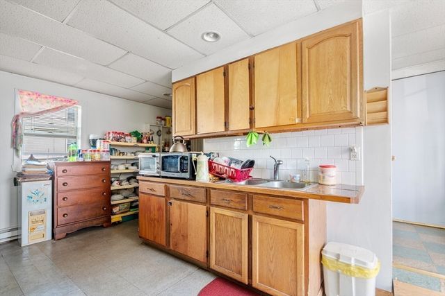 155 Grand St, Worcester, MA 01603