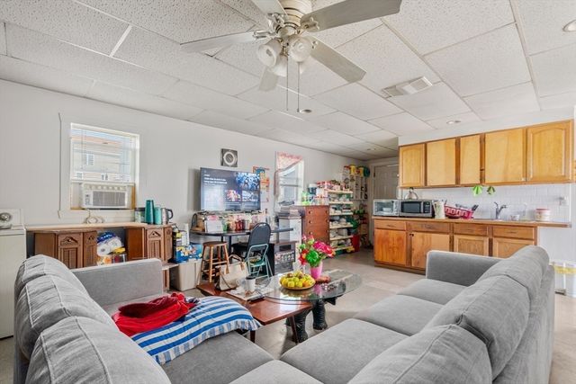 155 Grand St, Worcester, MA 01603