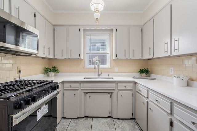 155 Grand St, Worcester, MA 01603