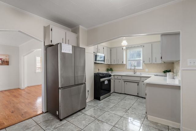 155 Grand St, Worcester, MA 01603