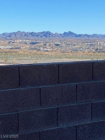 1611 Esquina Street, Laughlin, NV 89029