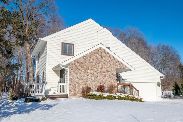 N81W13612 Wedge COURT, Menomonee Falls, WI 53051