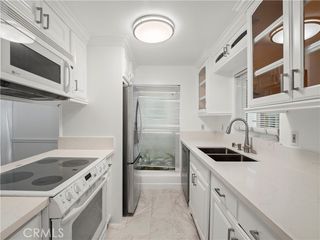 18411 Hatteras Street 138, Tarzana (los Angeles), CA 91356