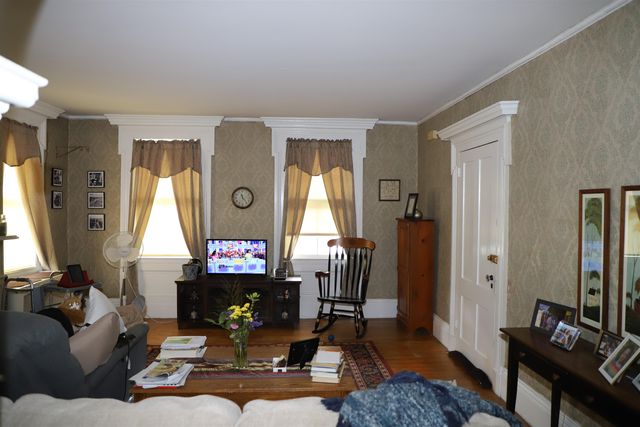 31 School Street, Rockingham, VT 05101
