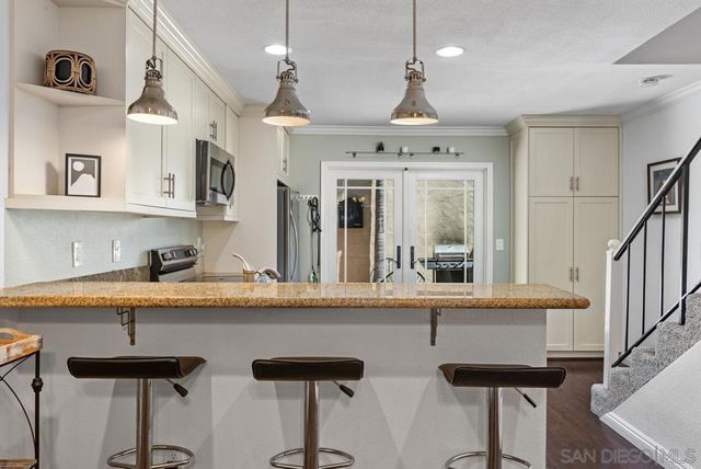 7856 Camino Glorita, San Diego, CA 92122