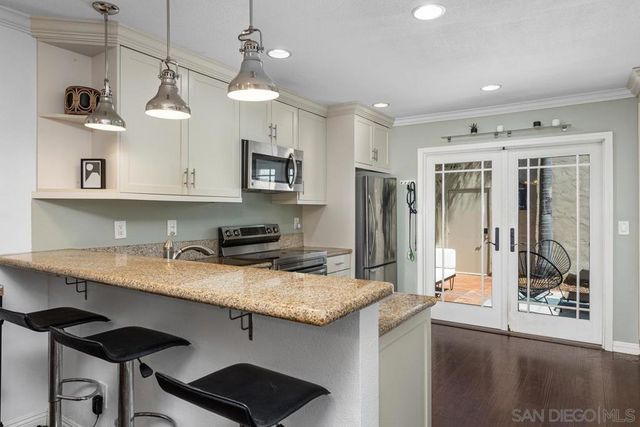 7856 Camino Glorita, San Diego, CA 92122