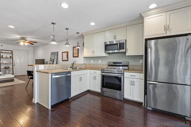 7856 Camino Glorita, San Diego, CA 92122