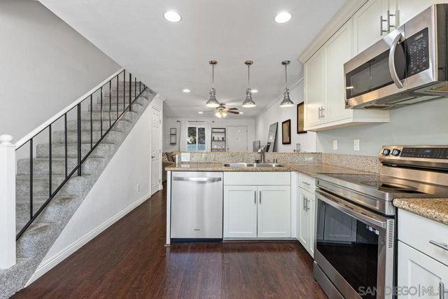 7856 Camino Glorita, San Diego, CA 92122