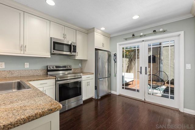 7856 Camino Glorita, San Diego, CA 92122