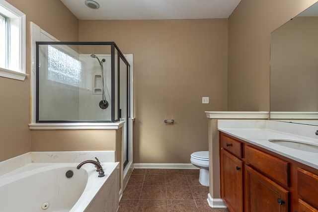 1564 WYNNE RD, Cordova, TN 38016