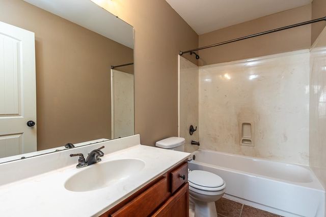 1564 WYNNE RD, Cordova, TN 38016