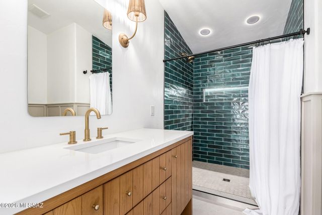 11103 W Panther Peak Drive, Tucson, AZ 85743