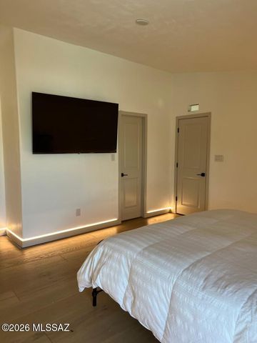 11103 W Panther Peak Drive, Tucson, AZ 85743