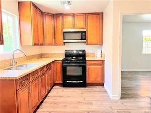 20009 Arminta Street, Winnetka, CA 91306