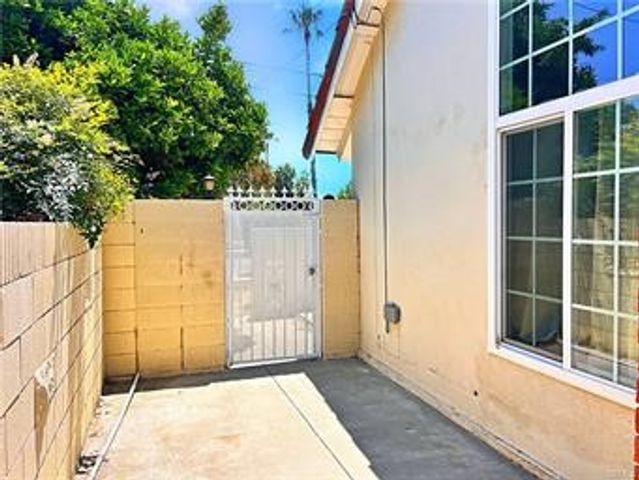 20009 Arminta Street, Winnetka, CA 91306