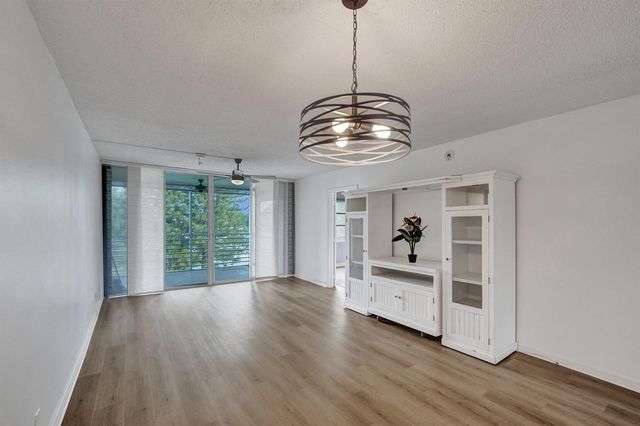 9470 Poinciana Place 308, Davie, FL 33324