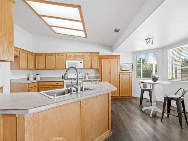 22163 Broken Lance Road, Apple Valley, CA 92307