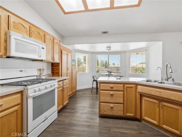 22163 Broken Lance Road, Apple Valley, CA 92307