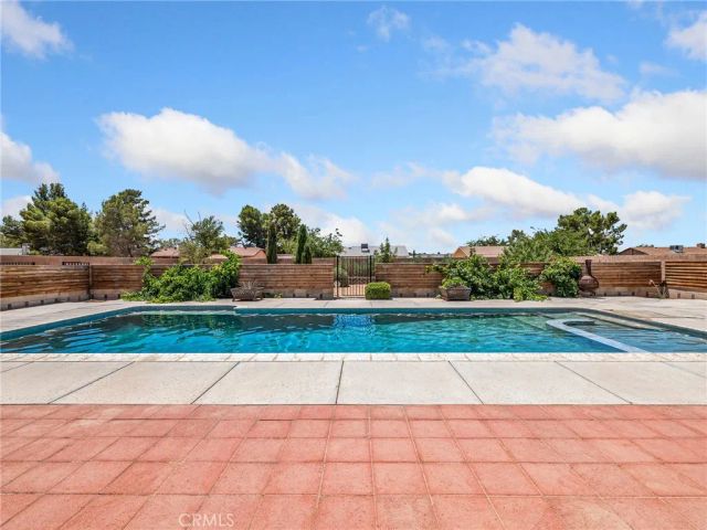 22163 Broken Lance Road, Apple Valley, CA 92307