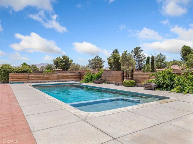 22163 Broken Lance Road, Apple Valley, CA 92307