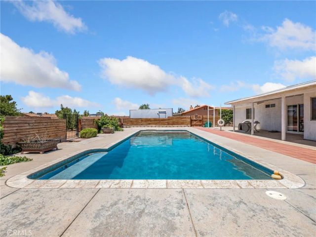 22163 Broken Lance Road, Apple Valley, CA 92307