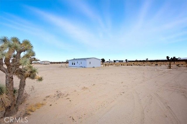 5430 Luna Road, Phelan, CA 92371