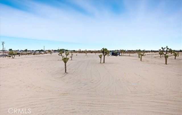 5430 Luna Road, Phelan, CA 92371