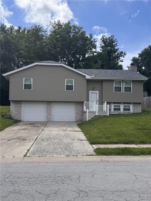 325 Brownfield Drive, Lee's Summit, MO 64063