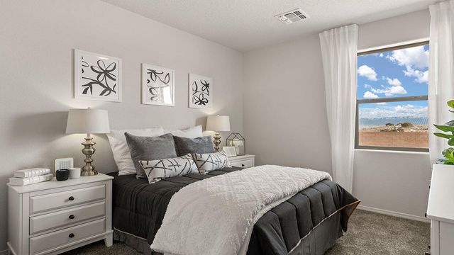 4 Seguro Court NW, Los Lunas, NM 87031